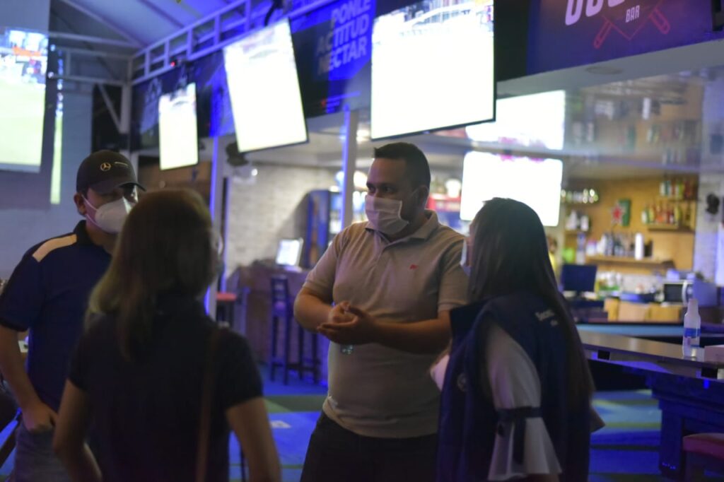 Con buen comportamiento ciudadano arrancó plan piloto de reactivación de bares en Ibagué